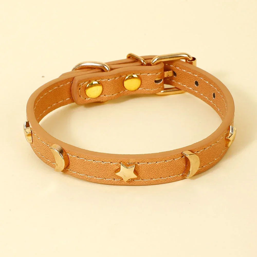 Collar de Piel Sintética con Remaches de Estrella y Luna